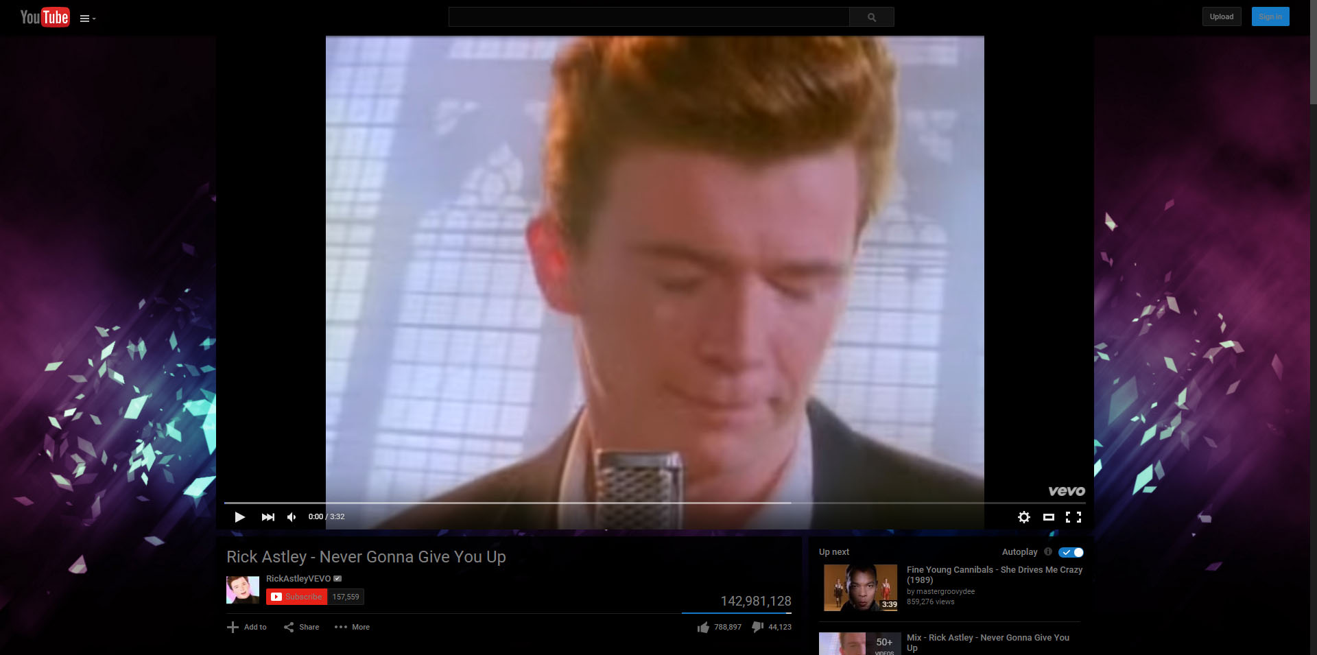 YouTube – Minimalistic stylish look