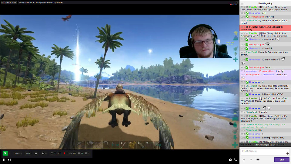 Twtich.tv: White chat in Theater Mode