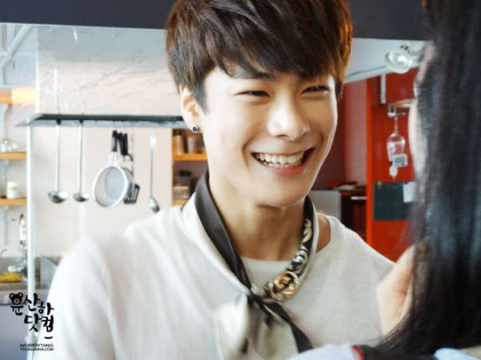 Tema MoonBin