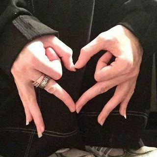 aesthetic heart hands roblox background